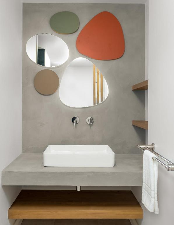 Sunrise Attitude (Adults Only) - 18