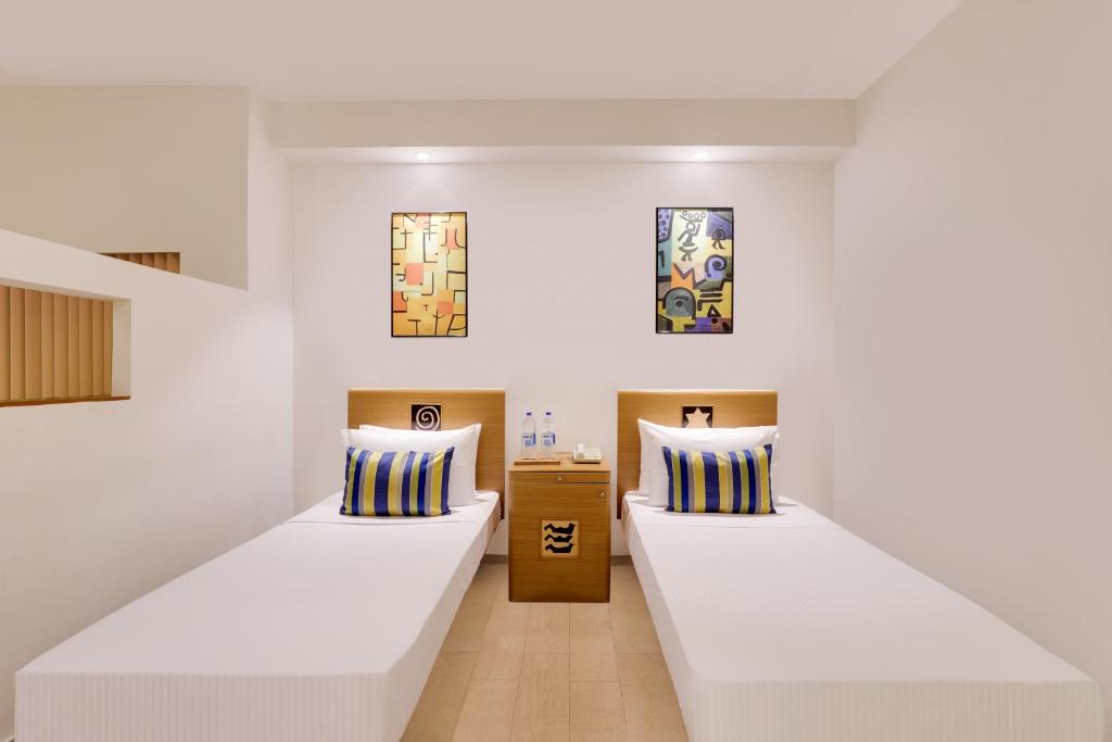 Postel nebo postele na pokoji v ubytování Lemon Tree Hotel, Indore