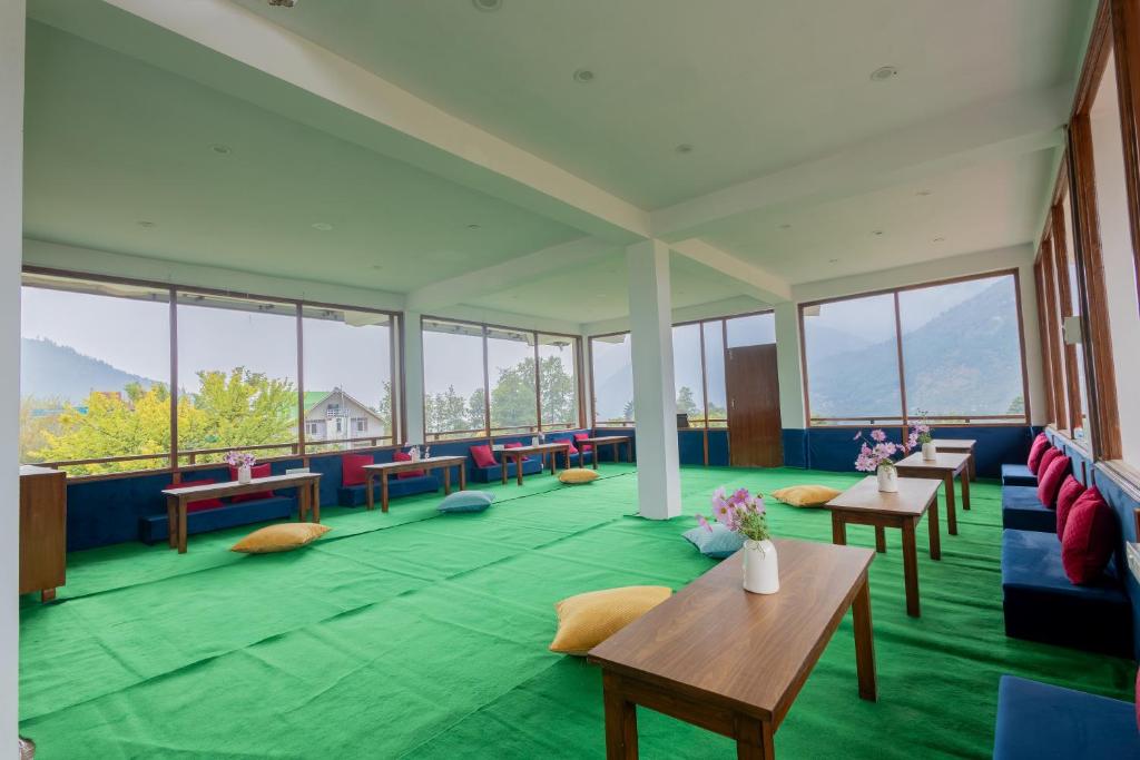 Nespecifikovaný výhled na hory nebo výhled na hory při pohledu z hotelu