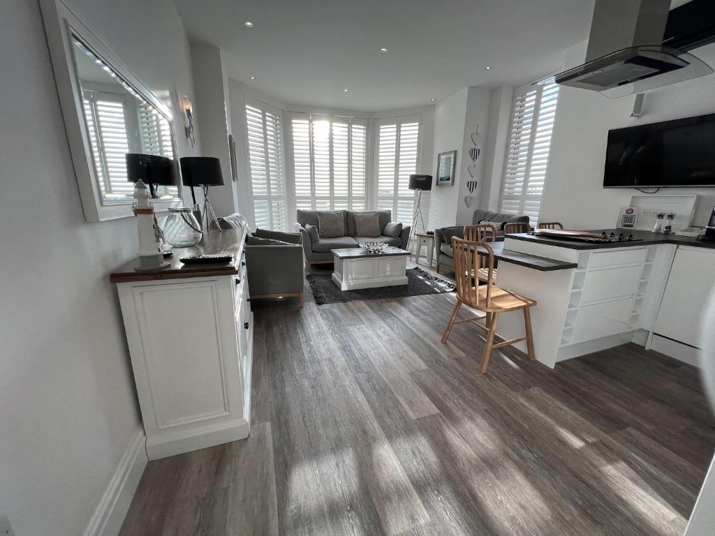 St Annes Beach Apartments - 
