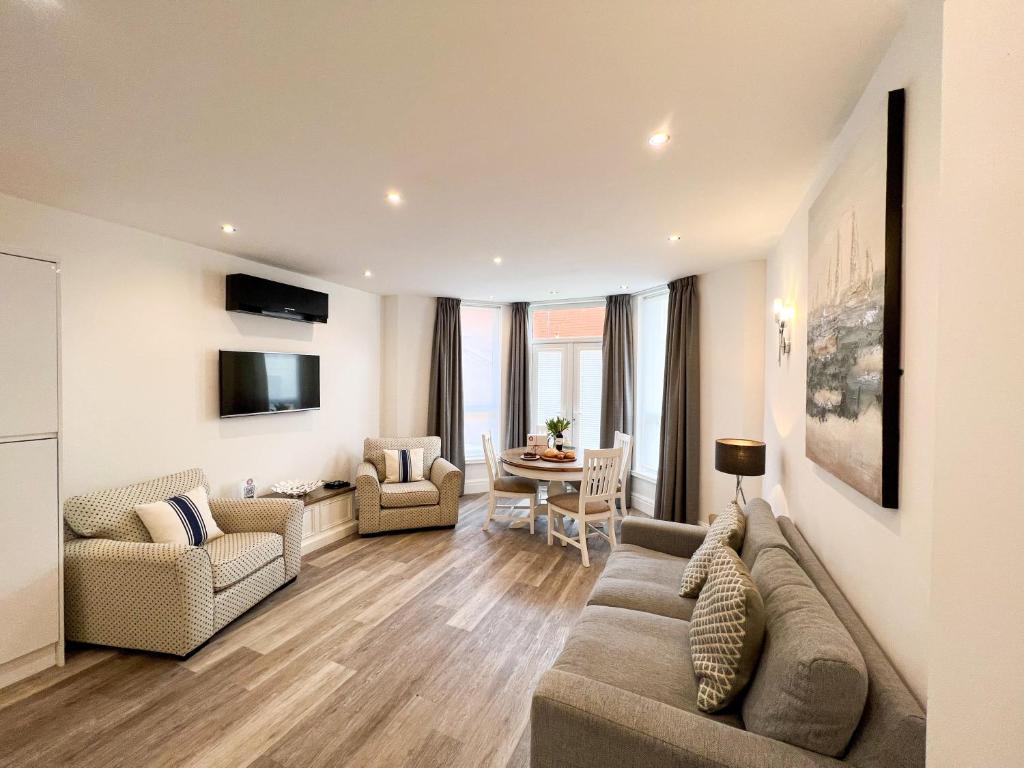 St Annes Beach Apartments - 