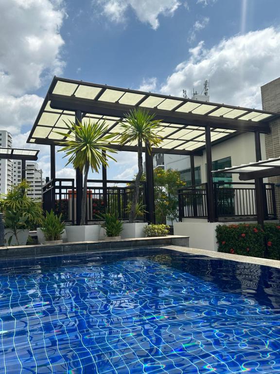 Bazén v ubytování Delightful Condo in Central location at Sukhumvit 49 nebo v jeho okolí