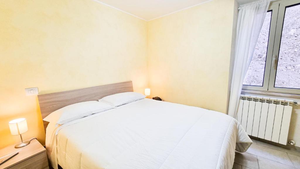 Un pat sau paturi într-o cameră la Montecelio Luxury Apartment