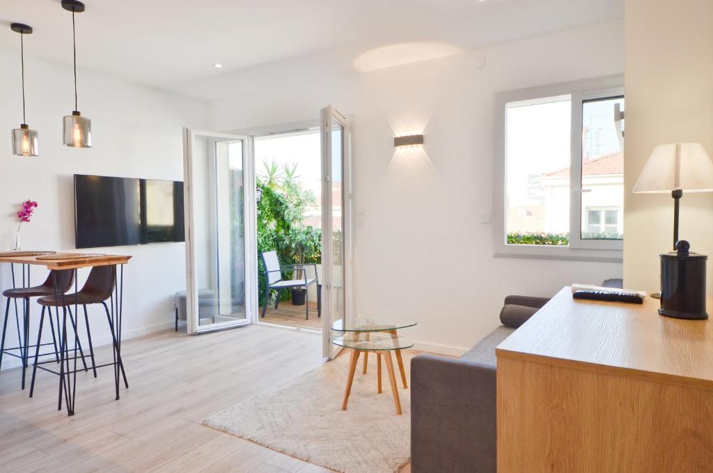 Televízia a/alebo spoločenská miestnosť v ubytovaní Le Flore - Appartement neuf - Cannes Center
