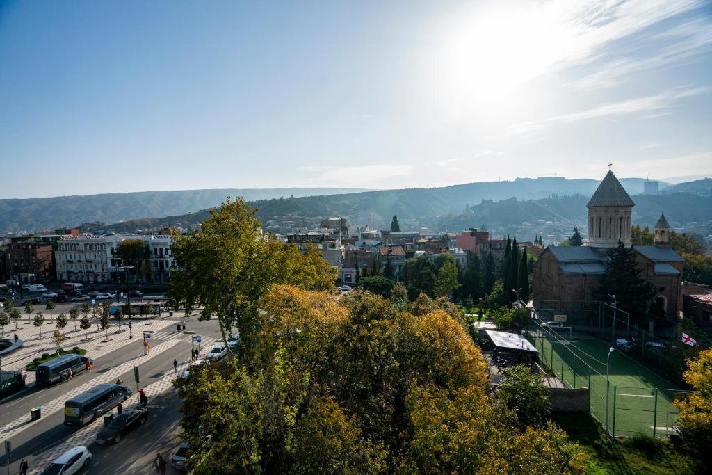 Nespecifikovaný výhled na hory nebo výhled na hory při pohledu z hotelu
