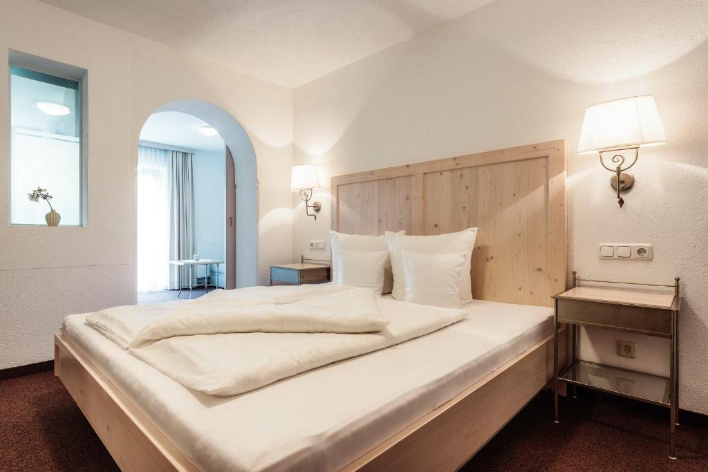 Postel nebo postele na pokoji v ubytování Hotel Regina
