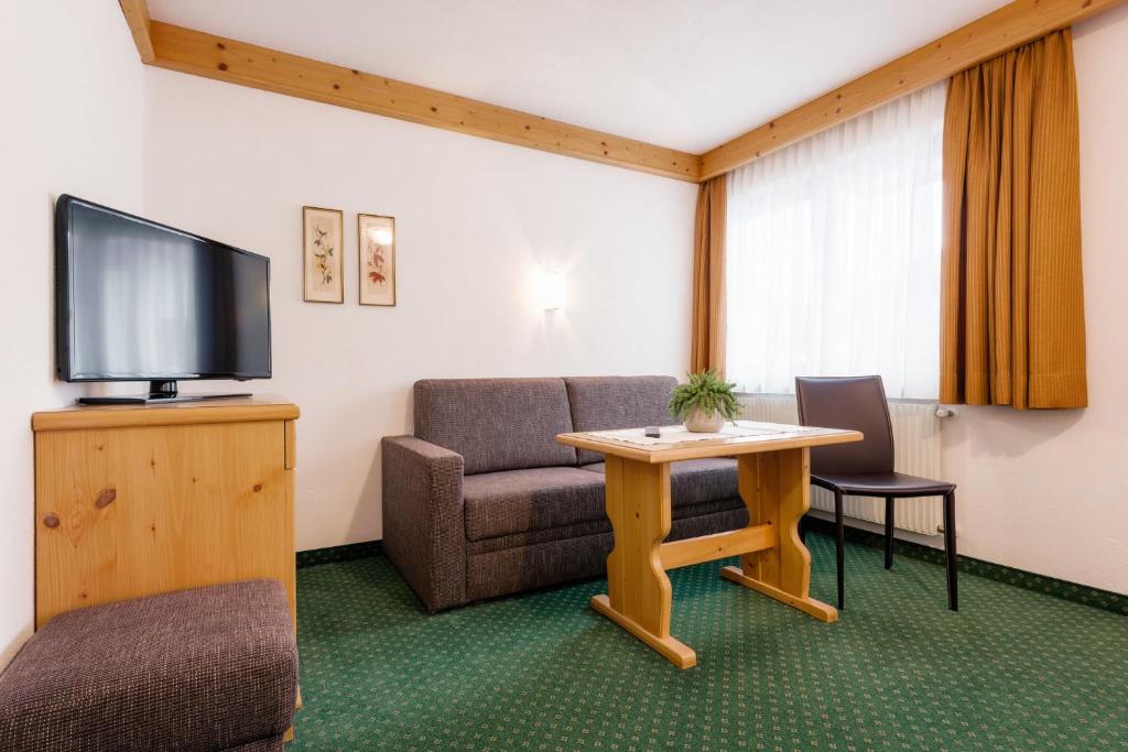 TV a/nebo společenská místnost v ubytování Hotel Regina
