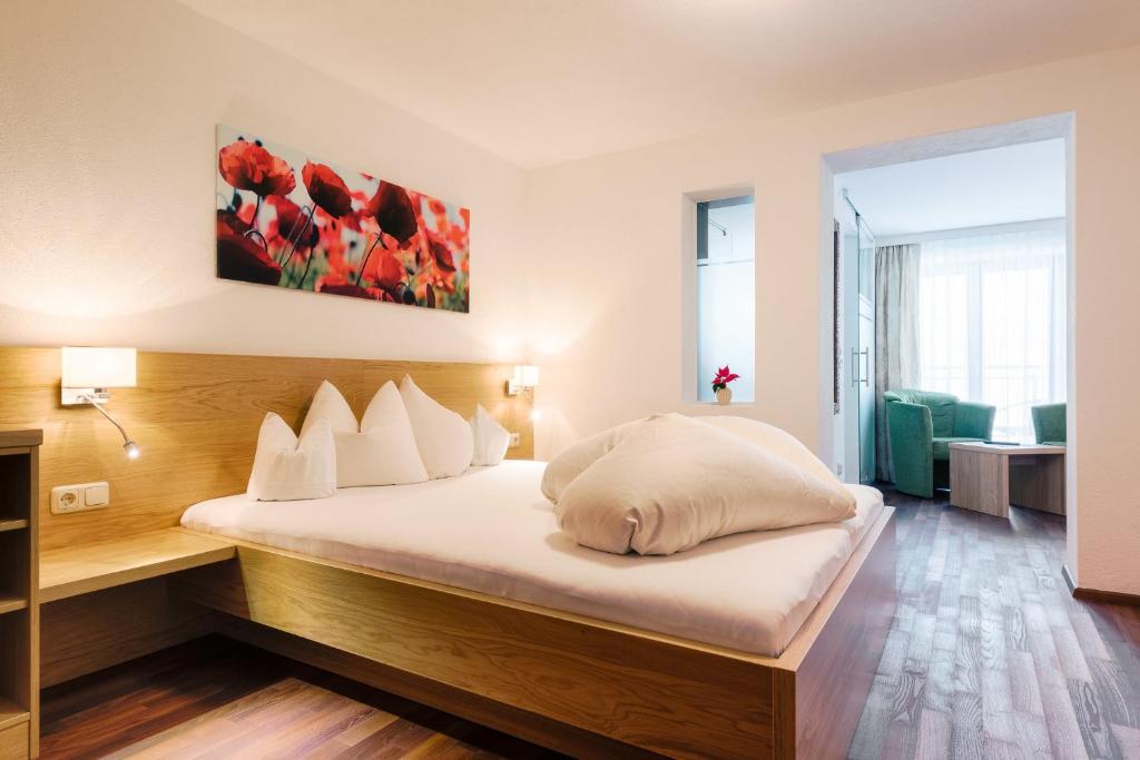 Postel nebo postele na pokoji v ubytování Hotel Regina