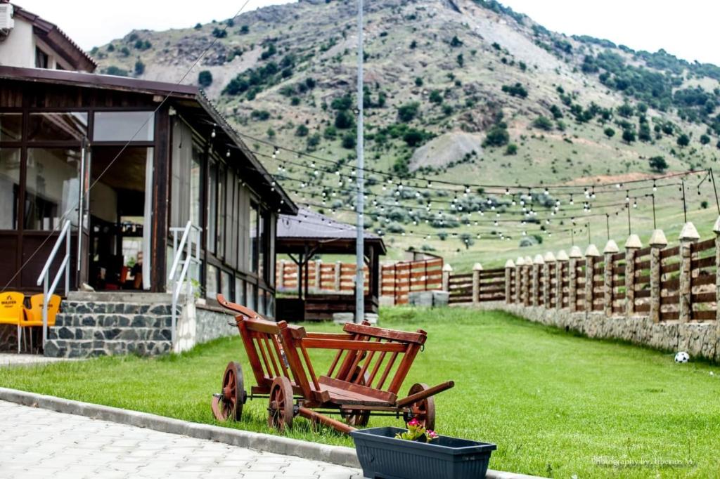 Nespecifikovaný výhled na hory nebo výhled na hory při pohledu z hotelu
