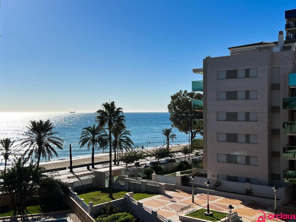 a view of the beach from a building at Lindo al Mar con Piscina/Tenis in Benicàssim