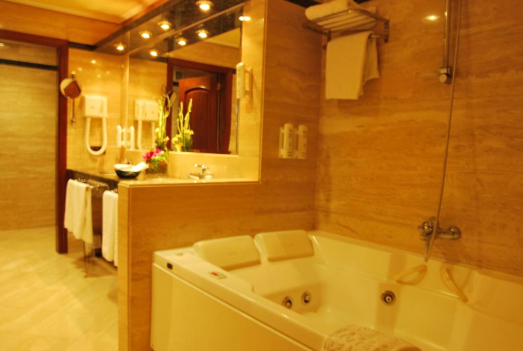 Koupelna v ubytování Hotel Conde Ansúrez By Almia Hoteles