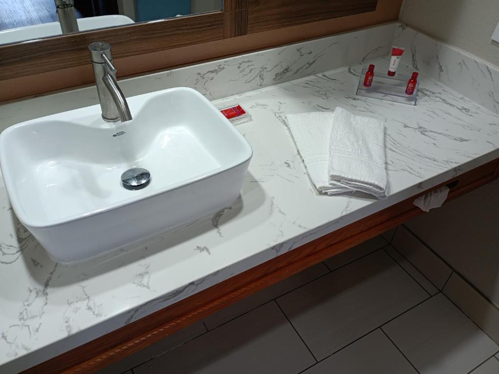 Koupelna v ubytování Americas Best Value Inn & Suites-Alvin/Houston