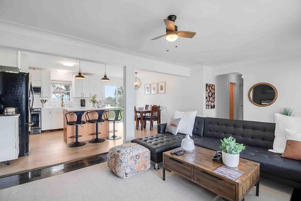 Køkken eller tekøkken på 3 bedroom Poolside paradise near Marina