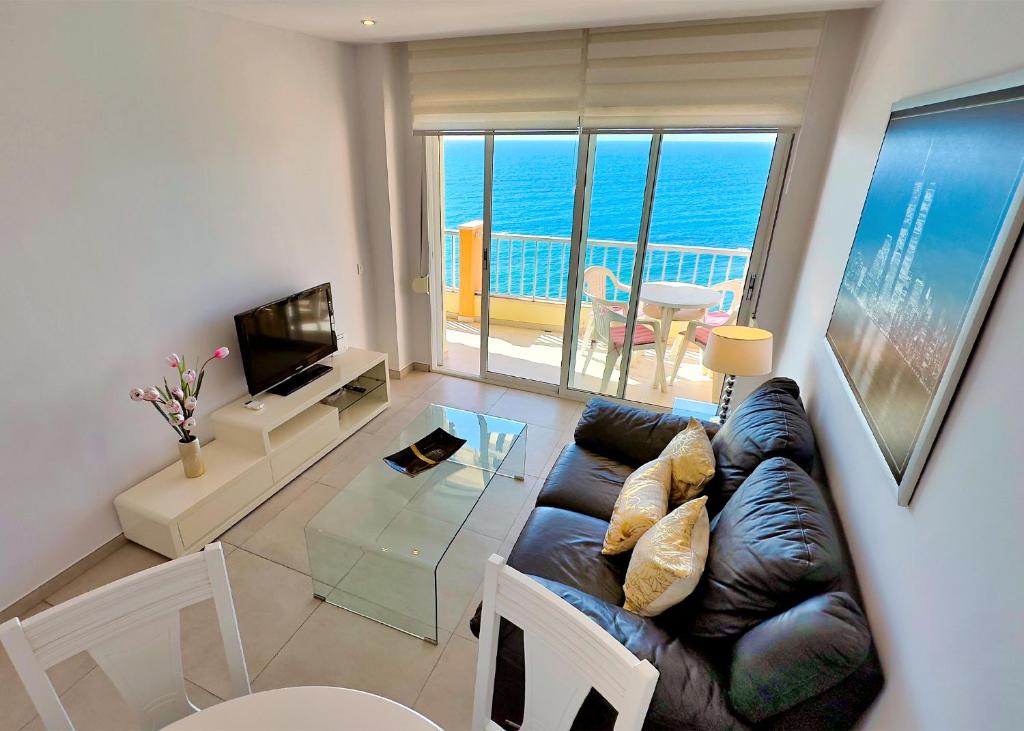 Diana 905. Superb south-facing one-bedroom apartment with amazing sea views.