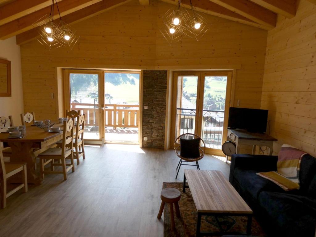 a living room with a couch and a table and a dining room at Appartement haut standing, 8 personnes, 4 chambres - SOURCES302 in Beaufort