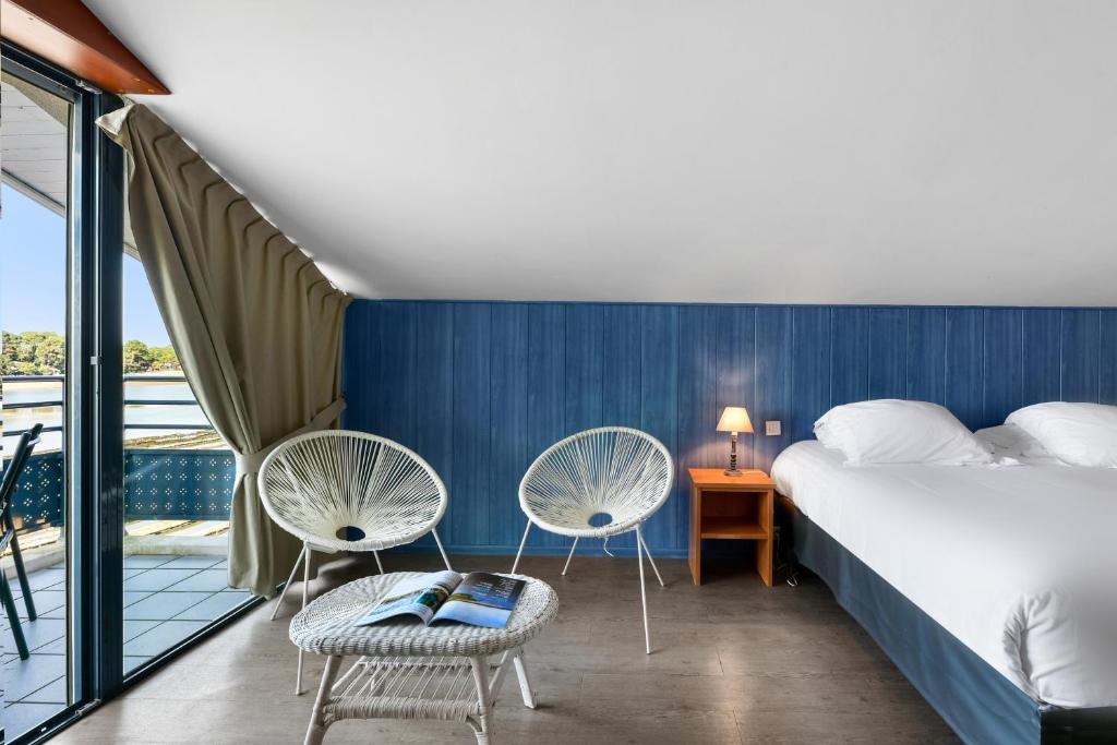 Hotel Le Pavillon Bleu - Comfort Quadruple Room With Lake View