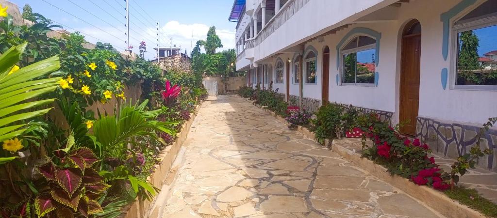 Κήπος έξω από το CASA BOUGAN APARTMENTS
