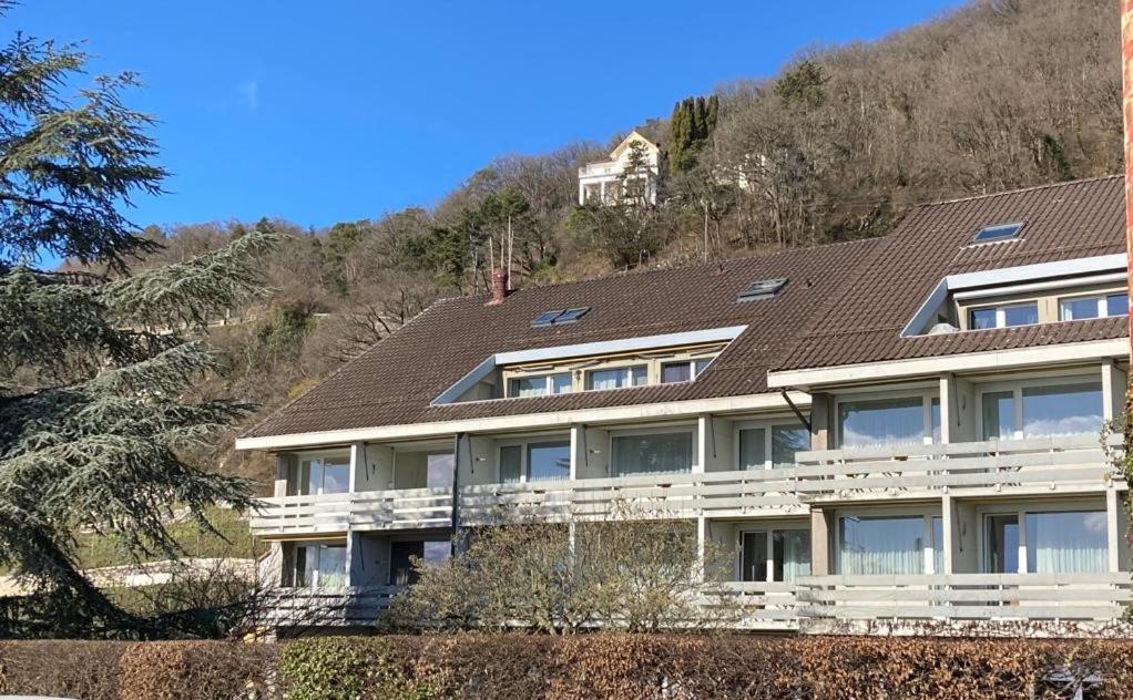 Nespecifikovaný výhled na hory nebo výhled na hory při pohledu z hotelu