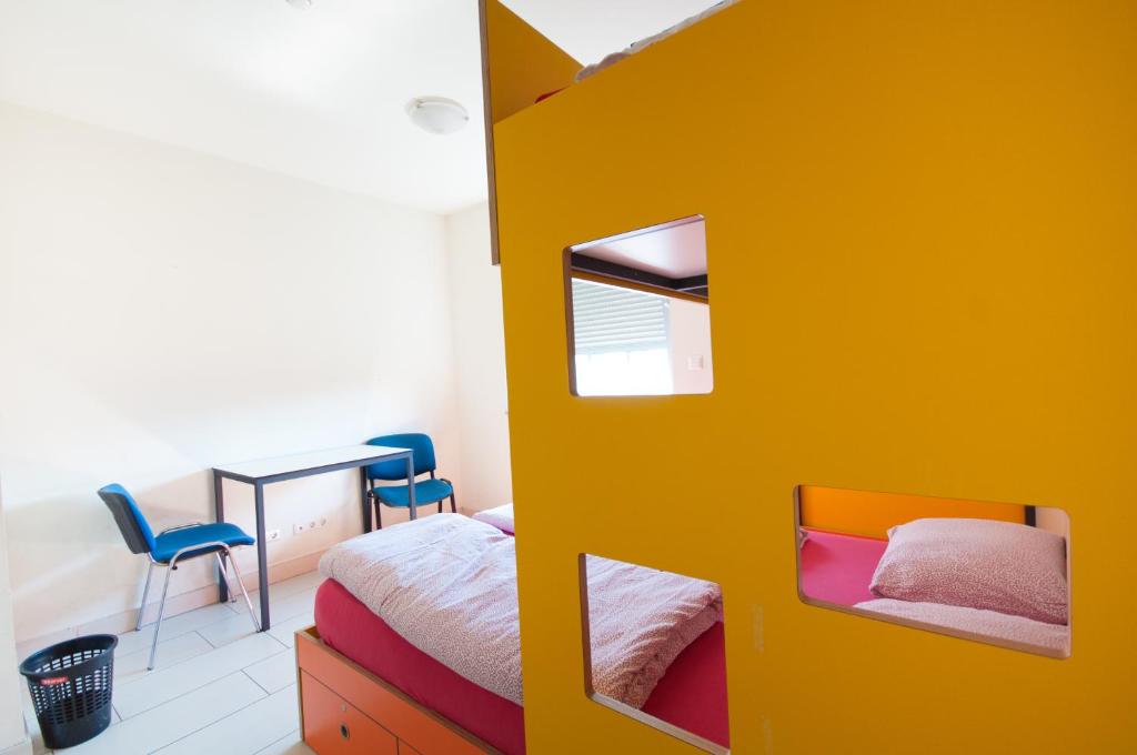 Postel nebo postele na pokoji v ubytování Simbol Rooms with free private parking