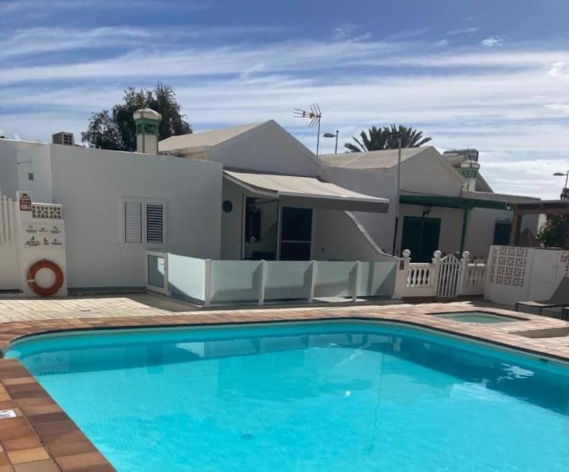 Πισίνα στο ή κοντά στο Centraal gelegen luxebungalow