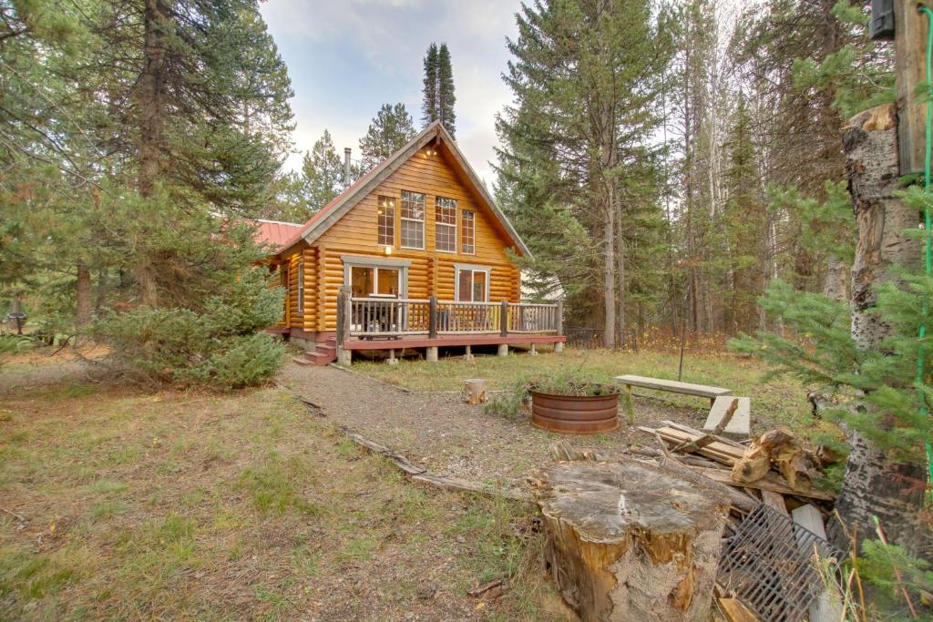 Donnelly Cabin with Private Deck Near Lake Cascade!, Donnelly (updated