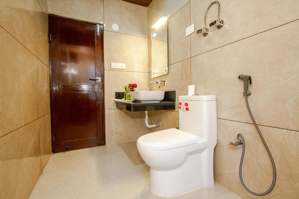 Koupelna v ubytování Tripli Hotels Drilbu Manali