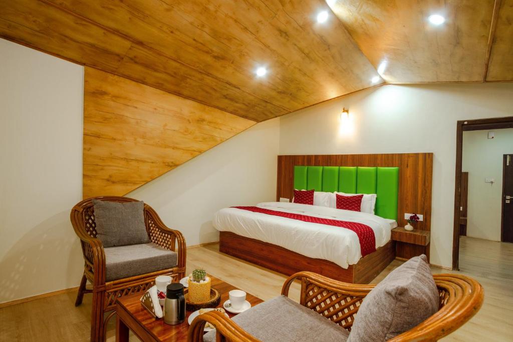 Postel nebo postele na pokoji v ubytování Tripli Hotels Drilbu Manali