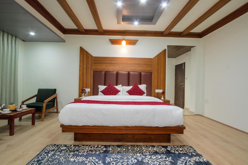 Postel nebo postele na pokoji v ubytování Tripli Hotels Drilbu Manali