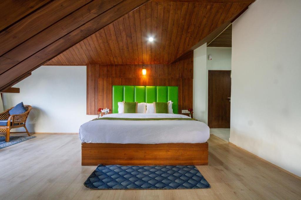 Postel nebo postele na pokoji v ubytování Tripli Hotels Drilbu Manali