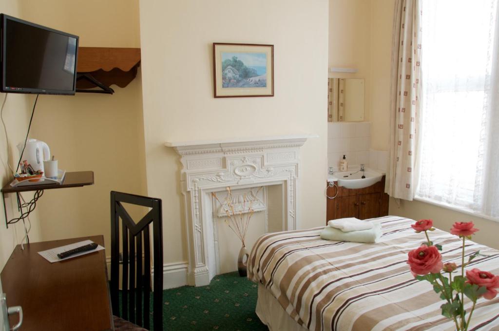 Landguard House Bed Only - Comfort Single Room With Shared Bathroom