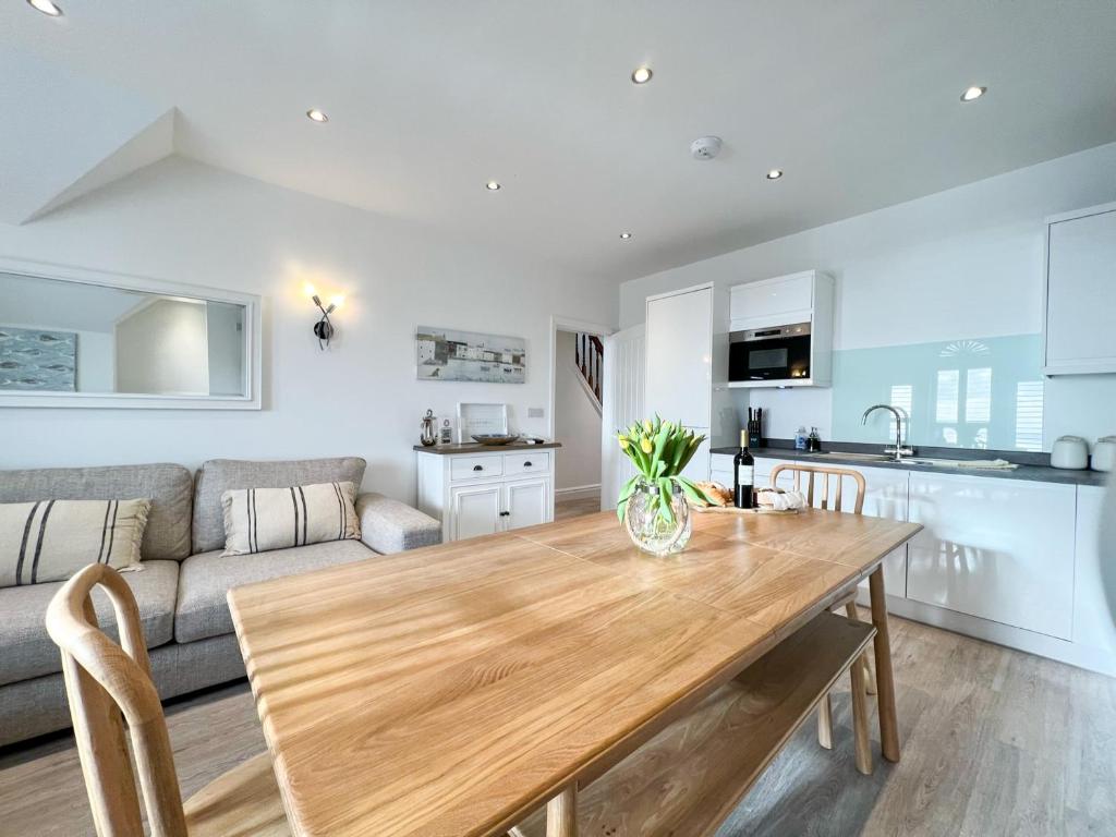 St Annes Beach Apartments - 