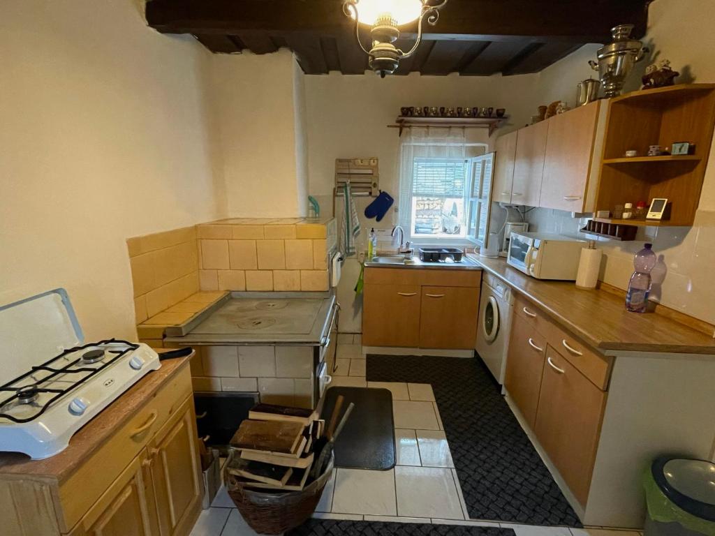 Kuchyň nebo kuchyňský kout v ubytování Chalupa Sofia - celý objekt