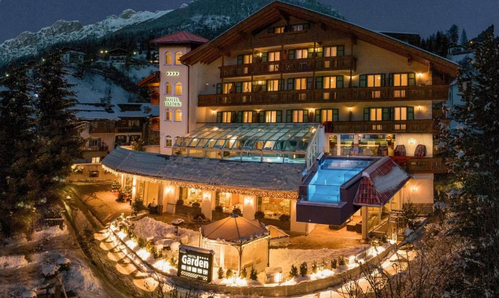 Nespecifikovaný výhled na hory nebo výhled na hory při pohledu z hotelu