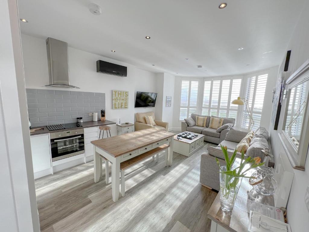 St Annes Beach Apartments - 