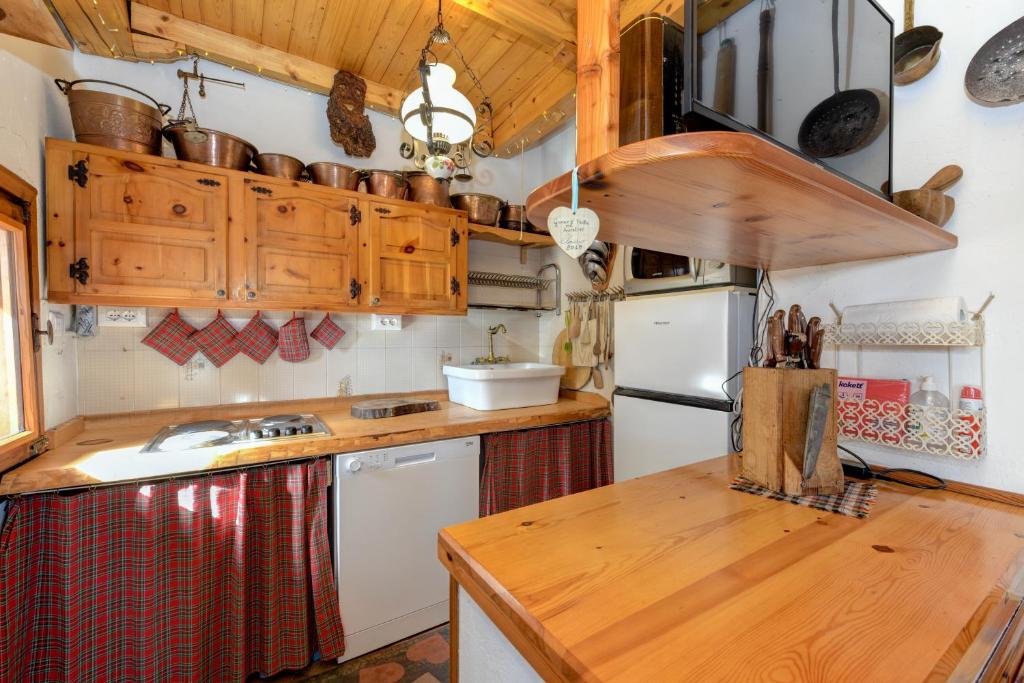 Kuchyň nebo kuchyňský kout v ubytování Chalet "Baita Cavacca"