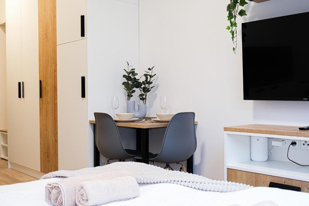Postel nebo postele na pokoji v ubytování MyMozart Apartments Prague by Rentero Property