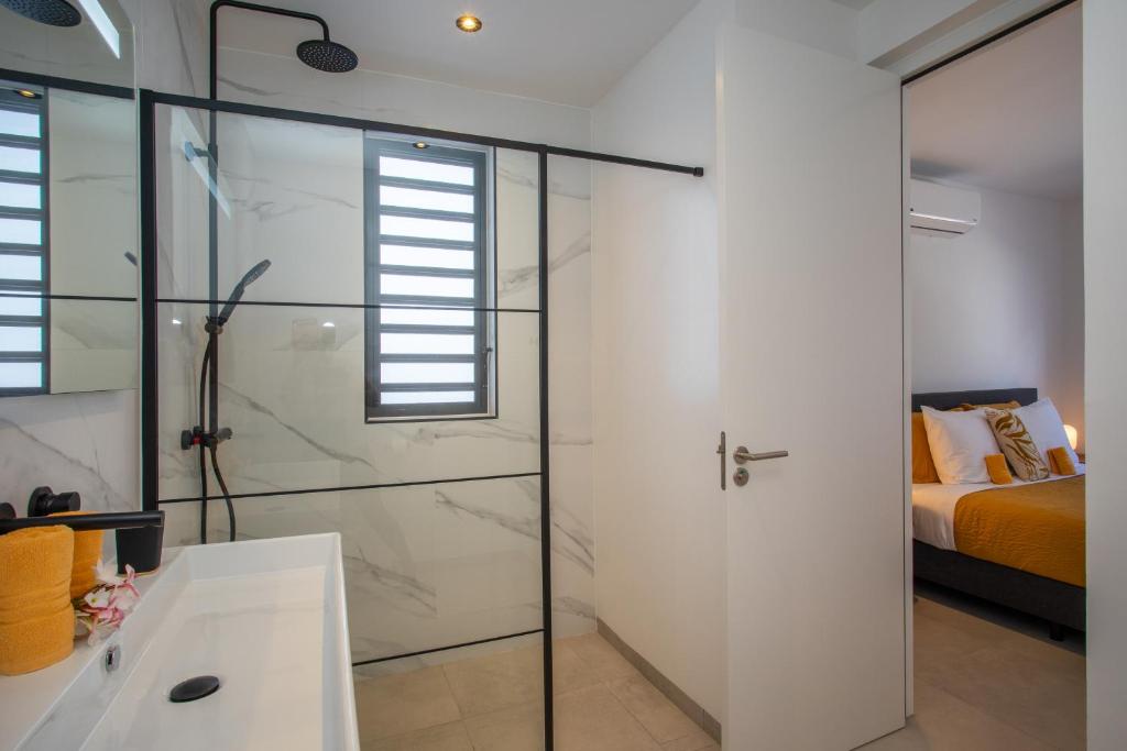 Postel nebo postele na pokoji v ubytování Oasis luxury apartment in Jan Thiel - close to the beach