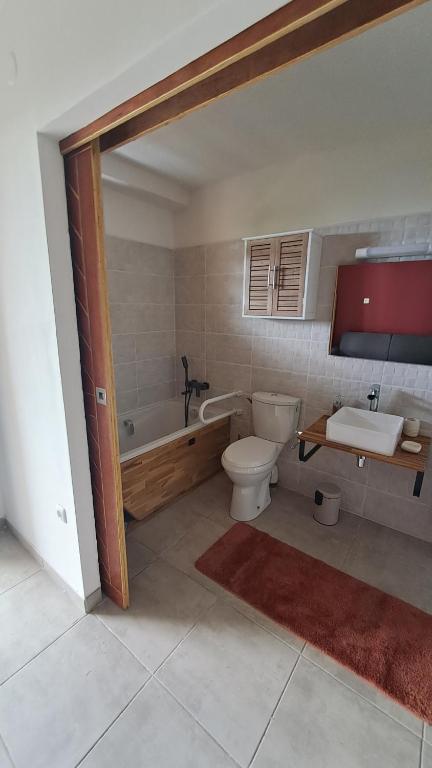 Koupelna v ubytování La Kay Sicrié avec spa