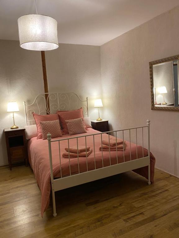 Postel nebo postele na pokoji v ubytování Auberge de Corsas
