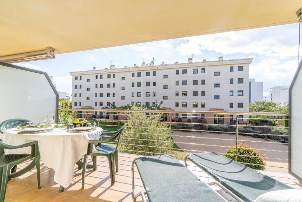 A balcony or terrace at Jouvacations apartamento Joanot