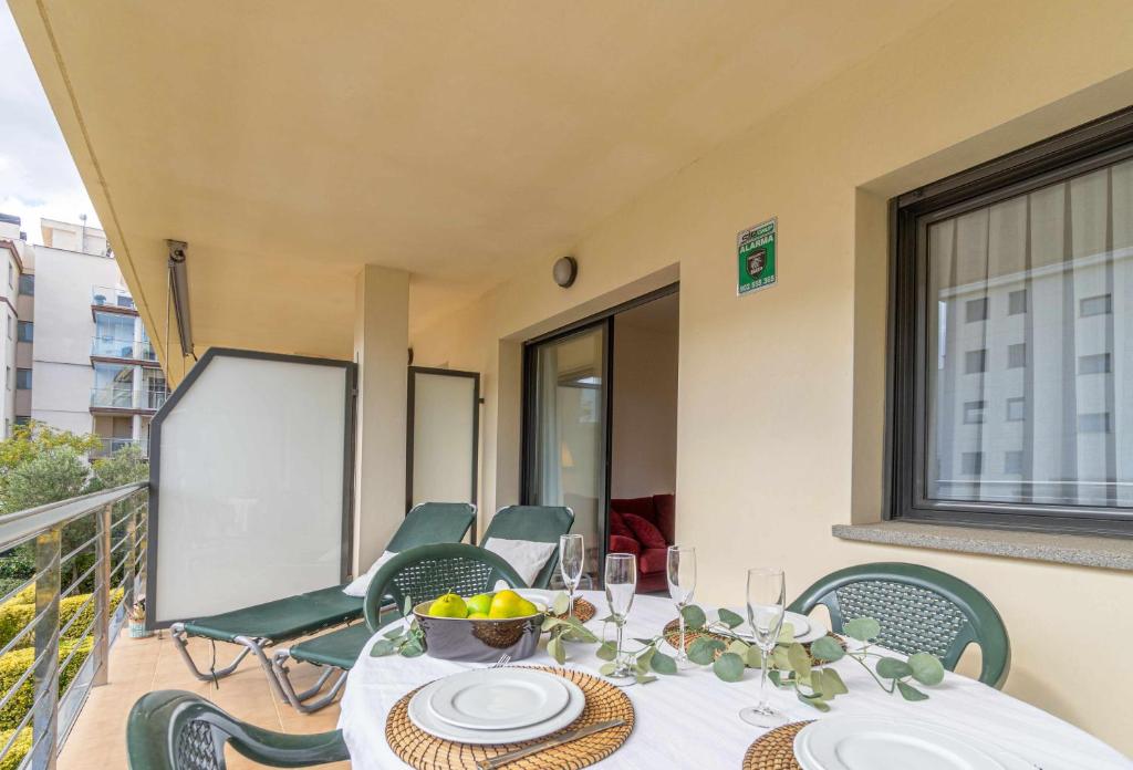 A balcony or terrace at Jouvacations apartamento Joanot