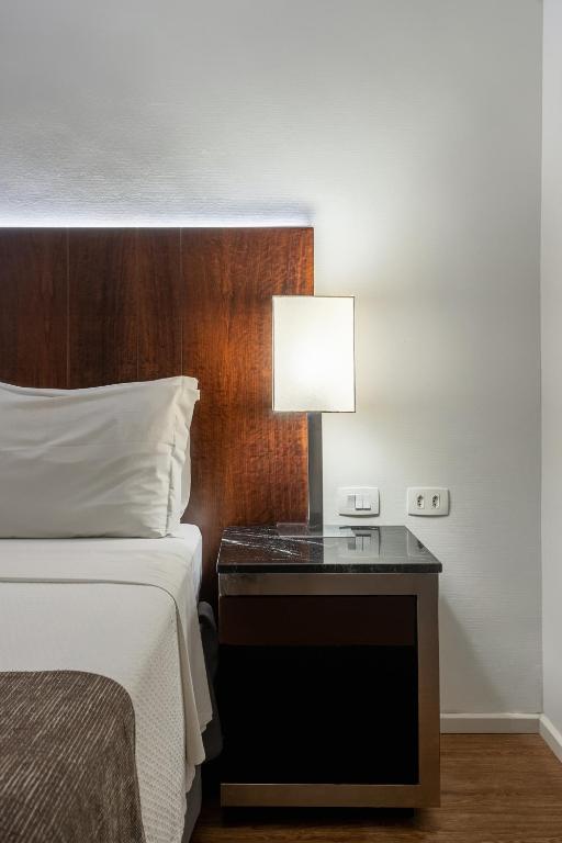 Postel nebo postele na pokoji v ubytování Orla Copacabana Hotel