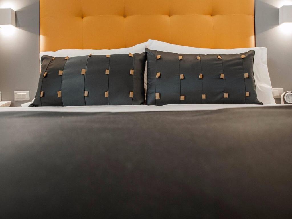 Una cama o camas en una habitación de HOTEl DIBENI PEREIRA