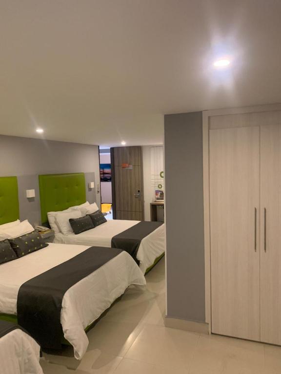 Una cama o camas en una habitación de HOTEl DIBENI PEREIRA
