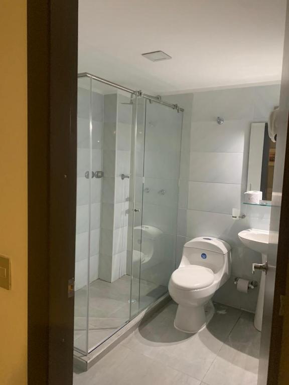 Un baño de HOTEl DIBENI PEREIRA