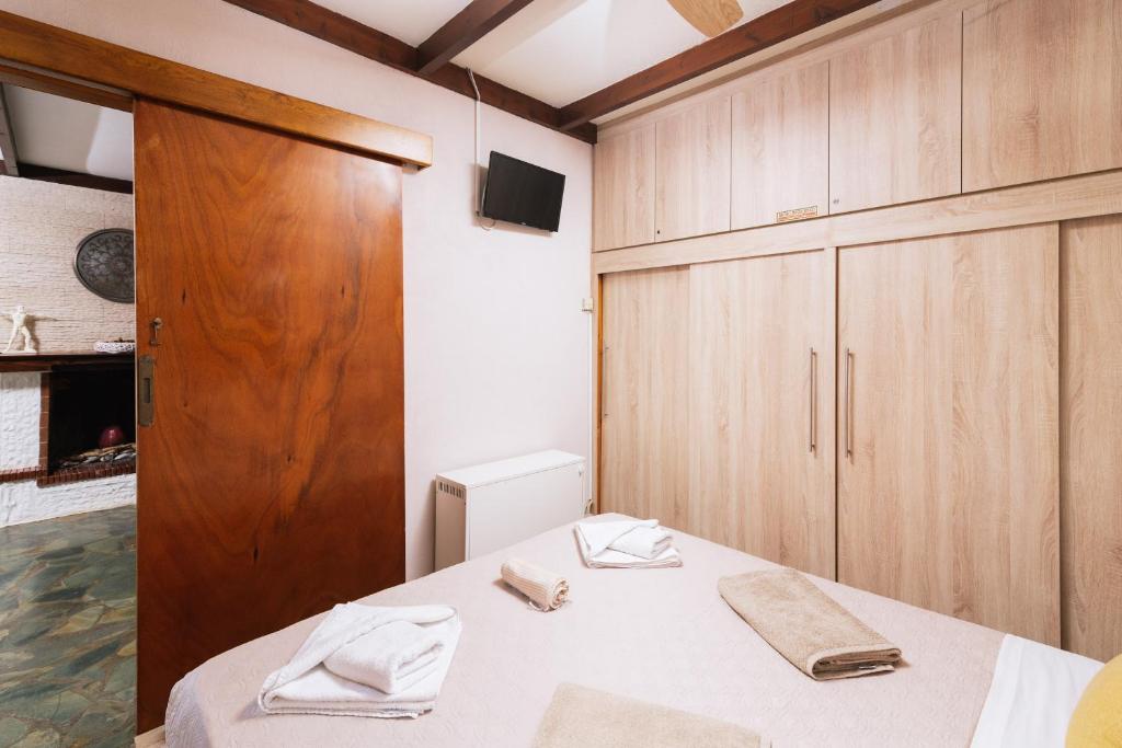 Televízia a/alebo spoločenská miestnosť v ubytovaní Wooden Beach House