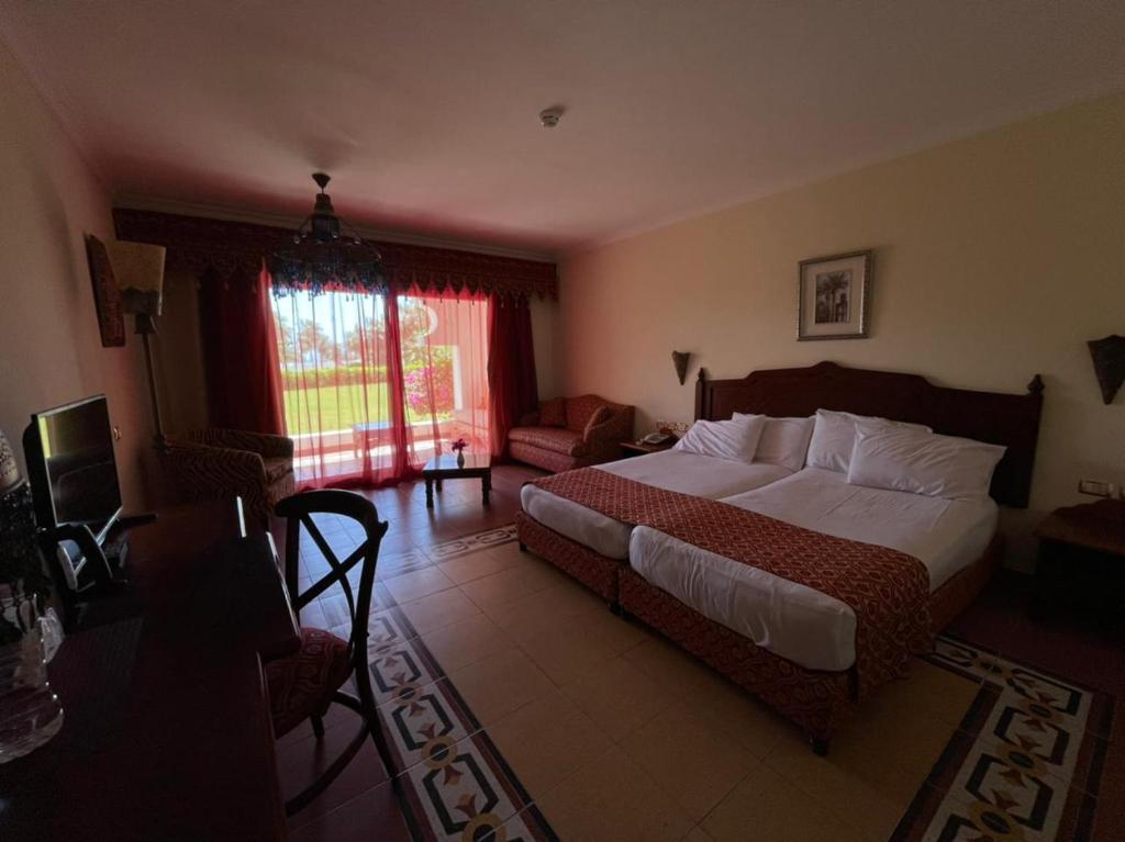 Кровать или кровати в номере Harem at Coral Bay