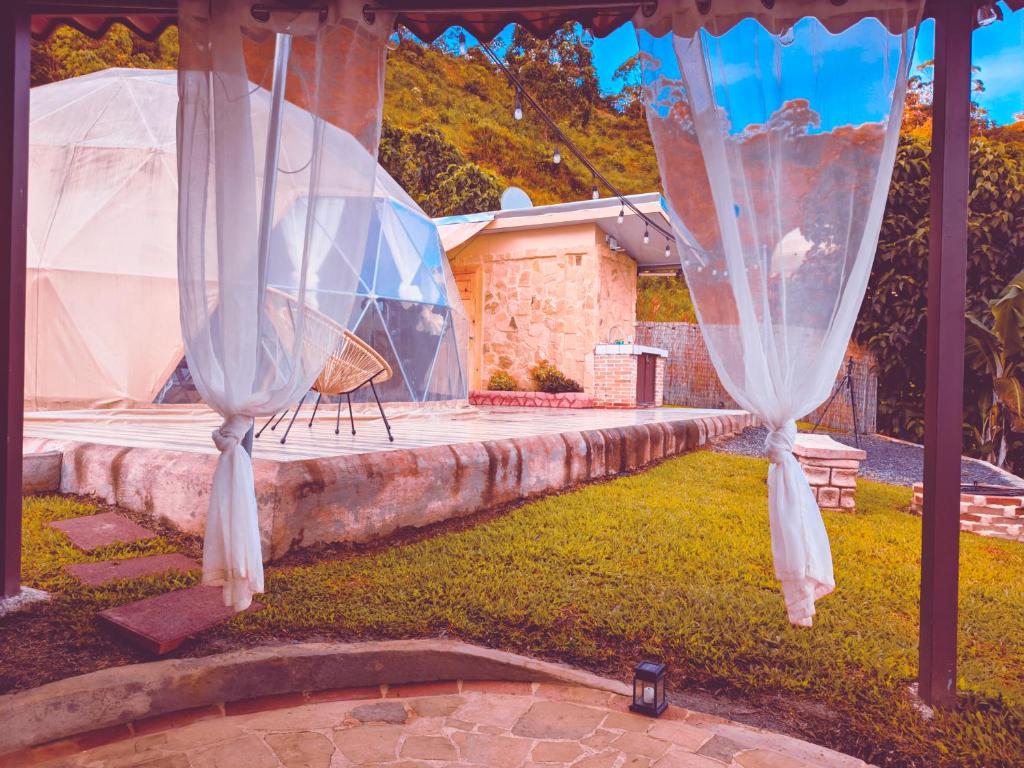 Zahrada ubytování Las Colinas Glamping