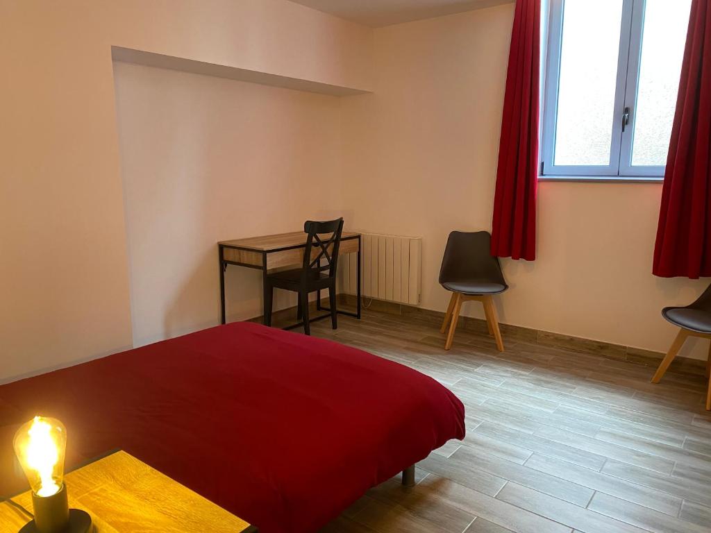 Postel nebo postele na pokoji v ubytování Le Cristallin gîte plein coeur de Chablis
