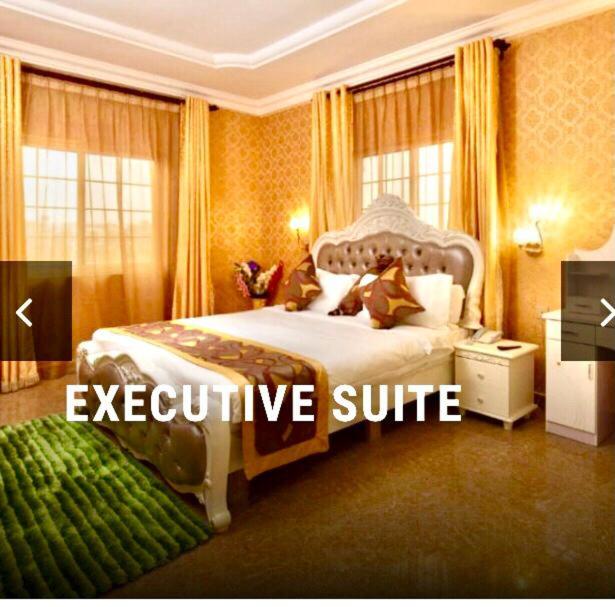 Postel nebo postele na pokoji v ubytování AG HOTEL AND SUITES